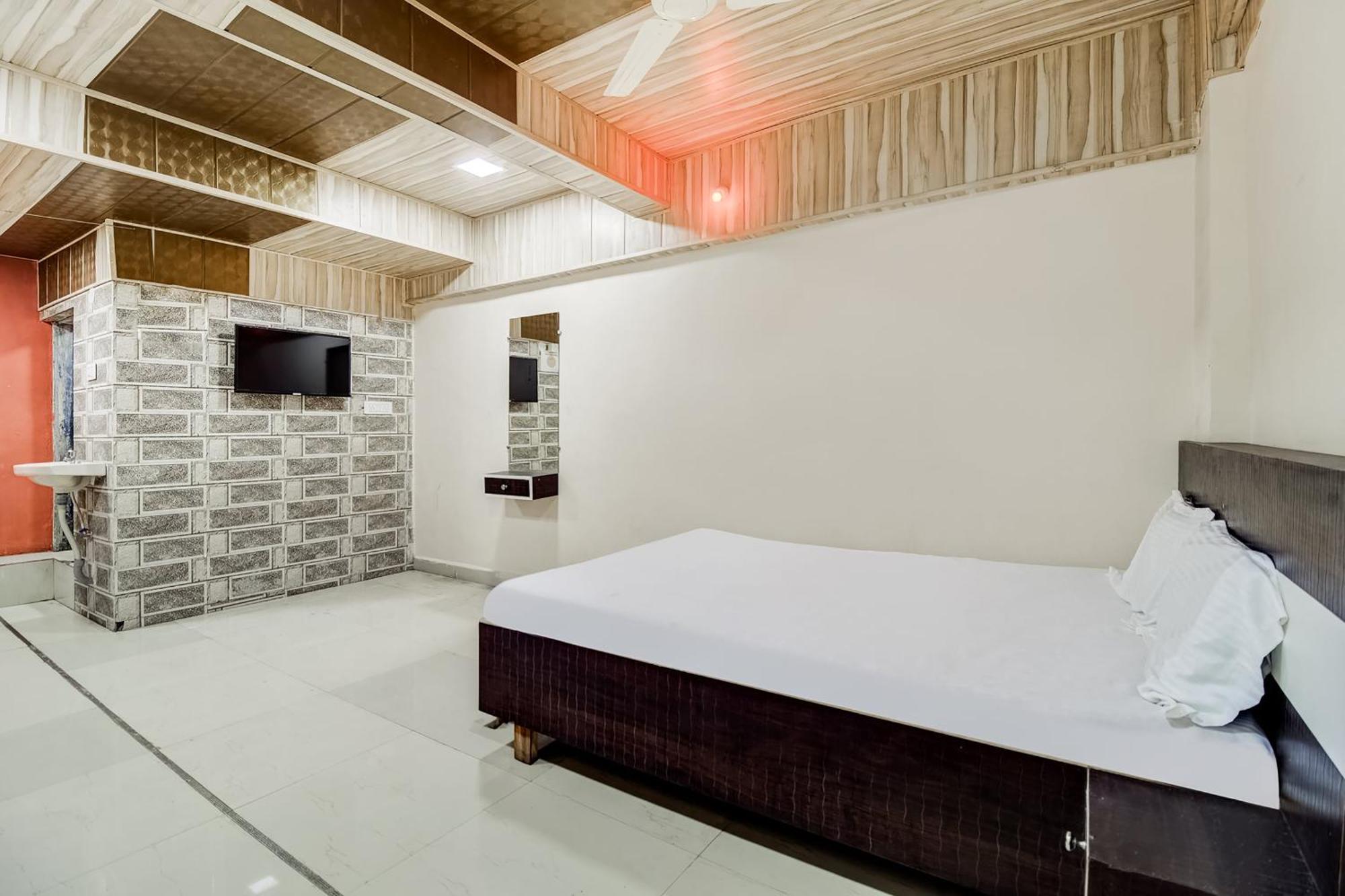 สปอต ออน 61441 สังคม รีแล็กซ์ พอยต์ Hotel Amarnath ภายนอก รูปภาพ