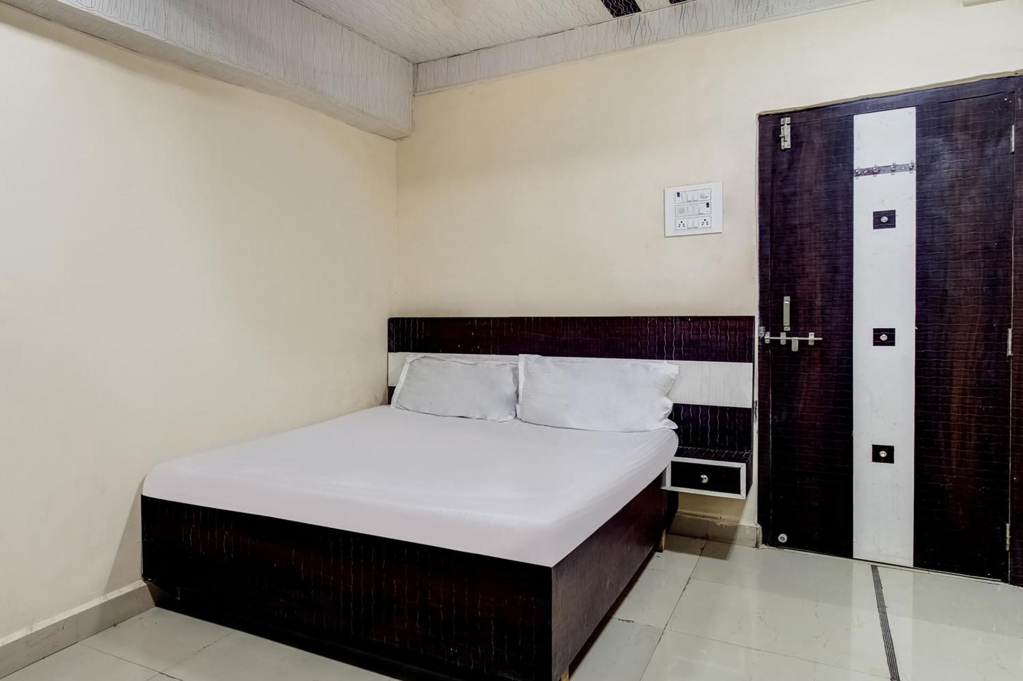 สปอต ออน 61441 สังคม รีแล็กซ์ พอยต์ Hotel Amarnath ภายนอก รูปภาพ