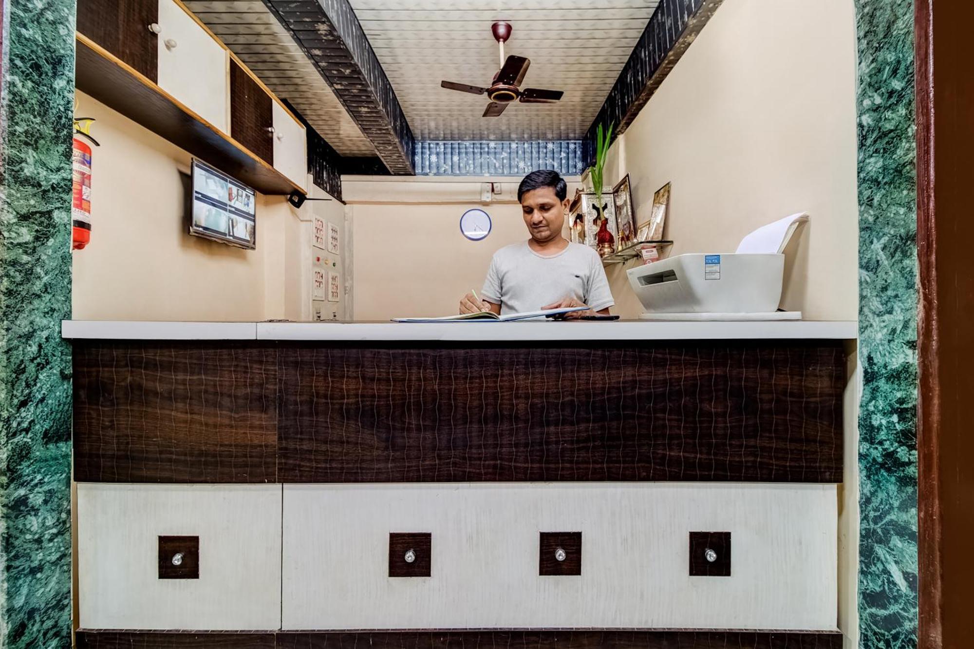 สปอต ออน 61441 สังคม รีแล็กซ์ พอยต์ Hotel Amarnath ภายนอก รูปภาพ